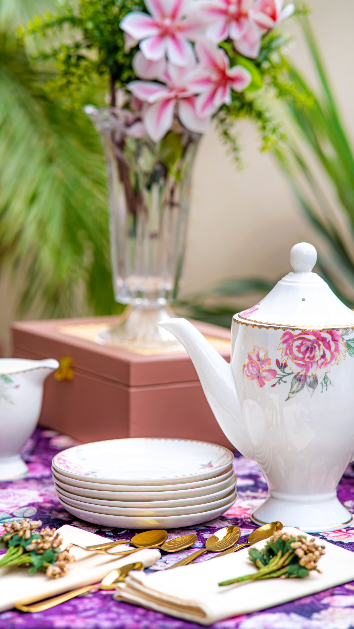 Imperial Grand Tea Service | 17 Pieces