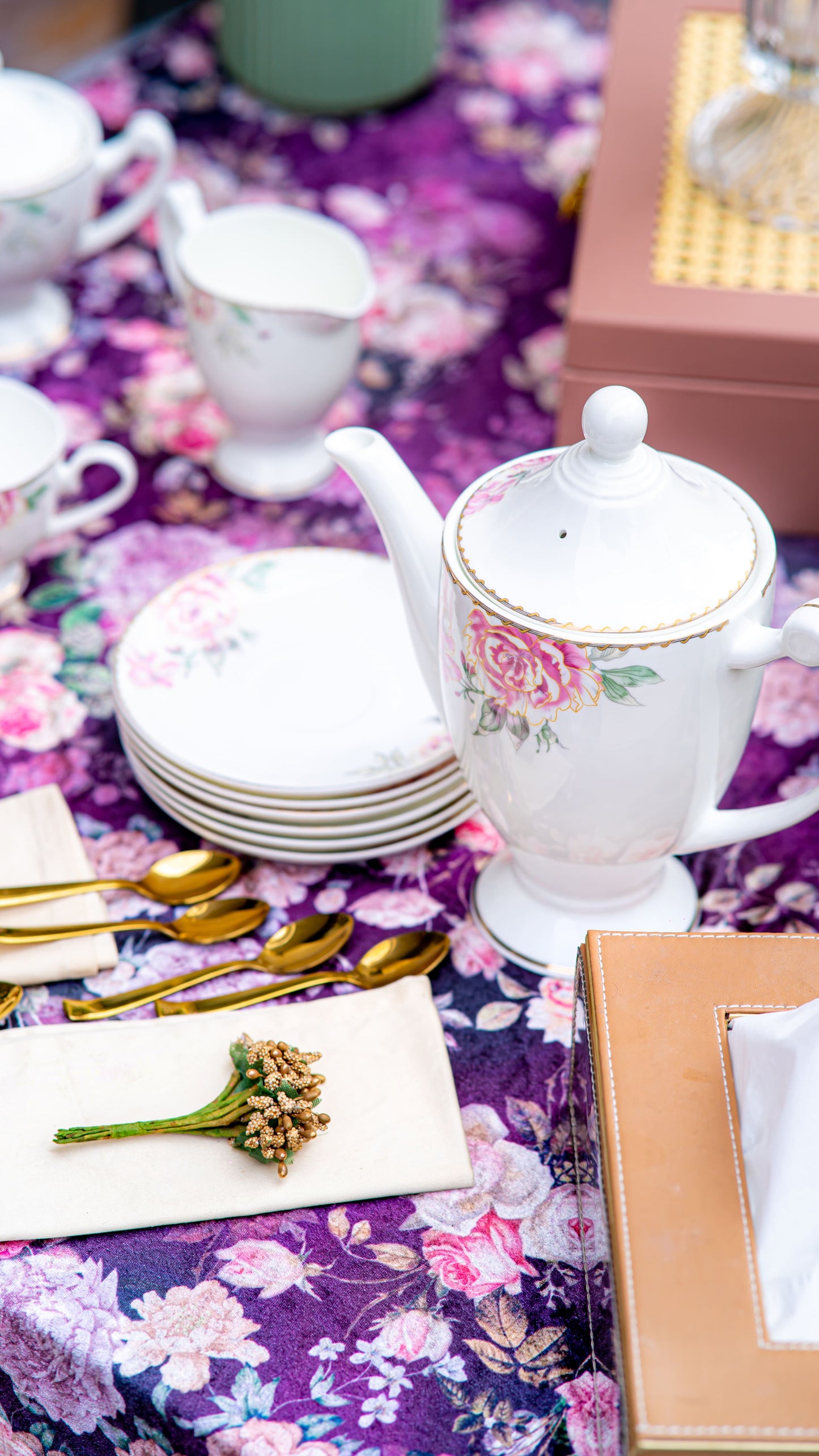 Imperial Grand Tea Service | 17 Pieces
